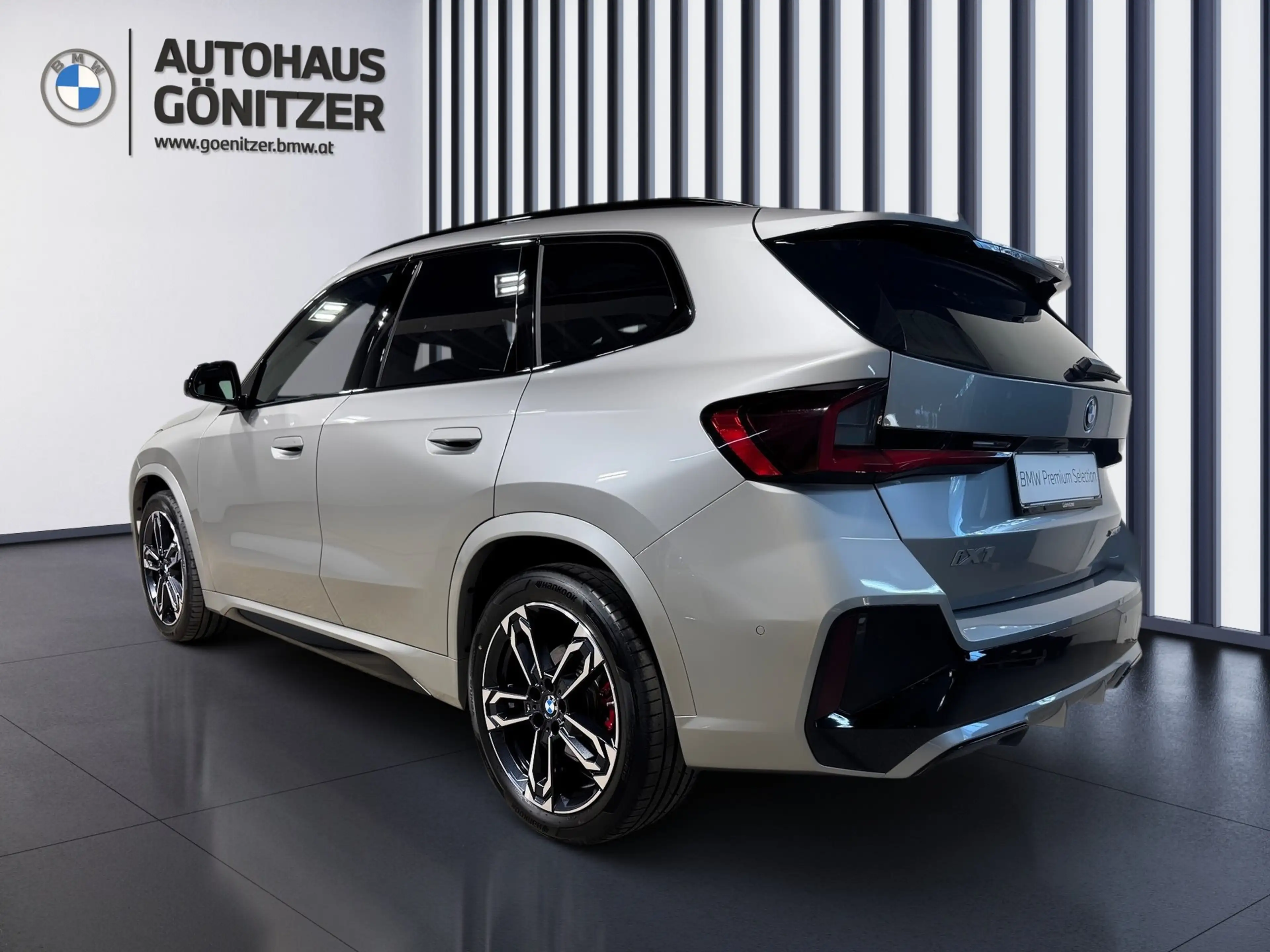 BMW iX1 xDrive30 — photo 11