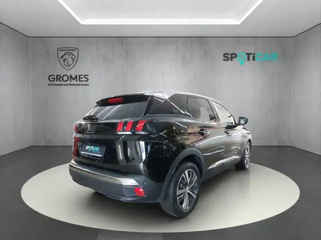 Peugeot 3008 view 3