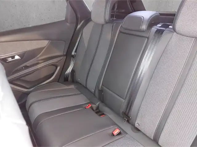 Peugeot 3008 view 8
