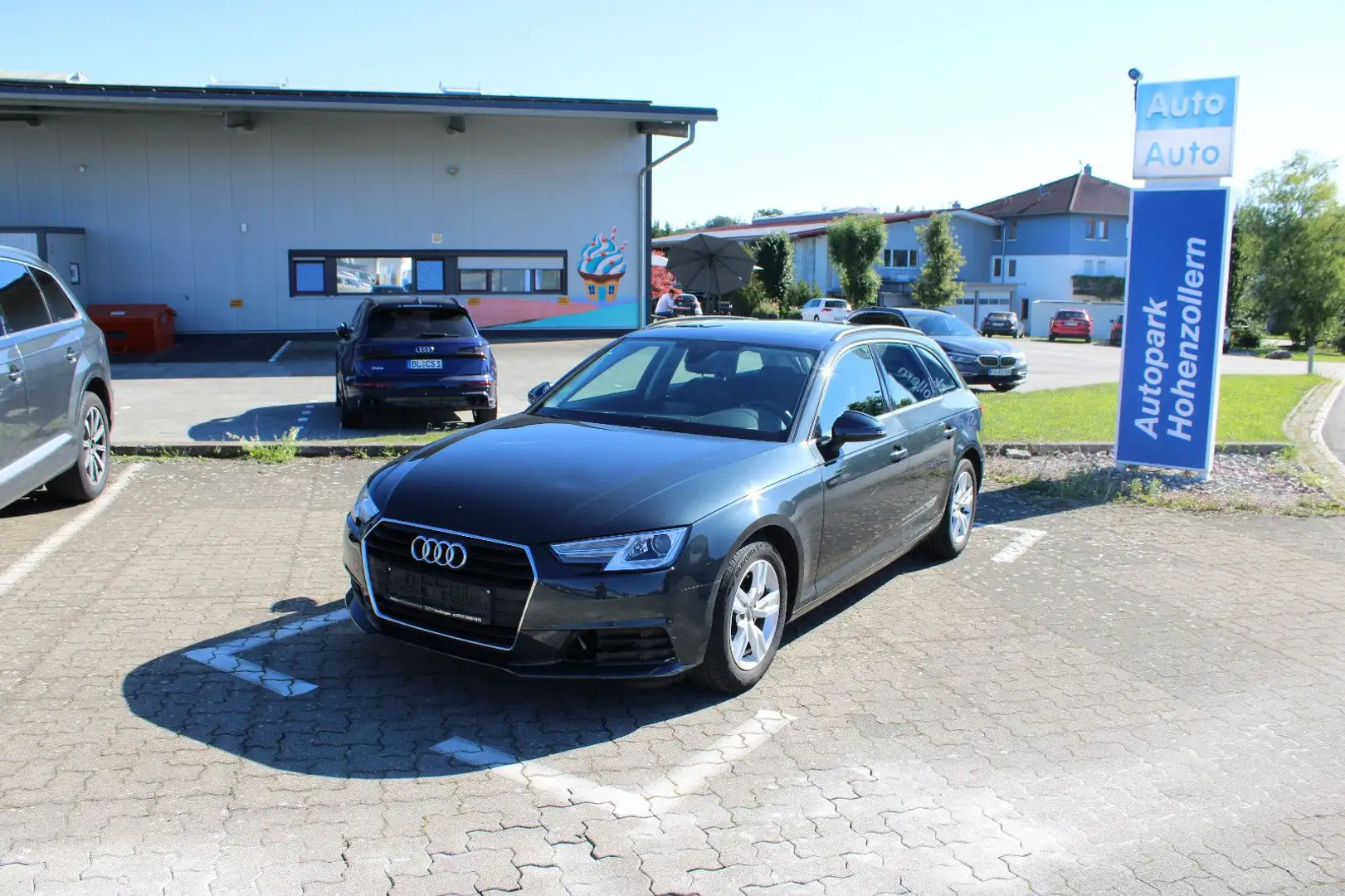 Audi A4 Avant basis ultra *PANORAMA*TEMPOMAT* Grau - 1