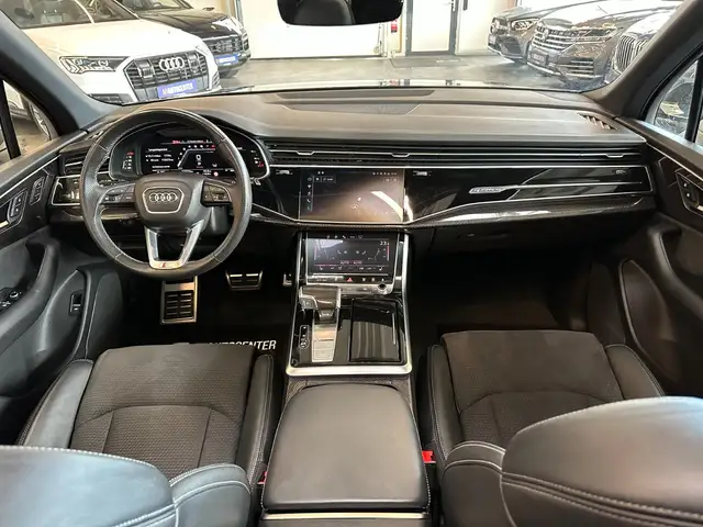Audi SQ7 view 6