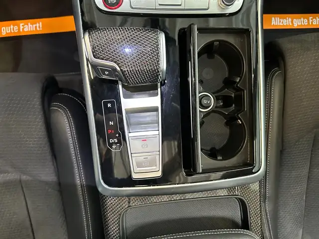 Audi SQ7 view 12