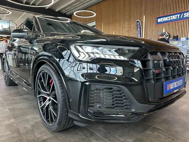 Audi SQ7 view 3