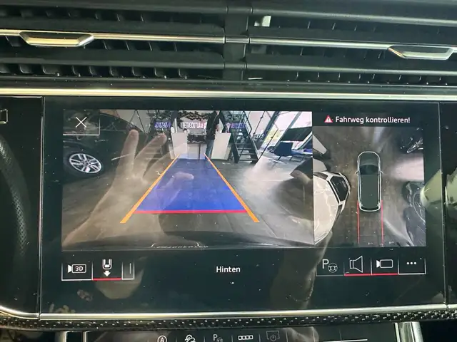 Audi SQ7 view 15