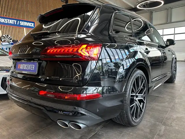 Audi SQ7 view 2