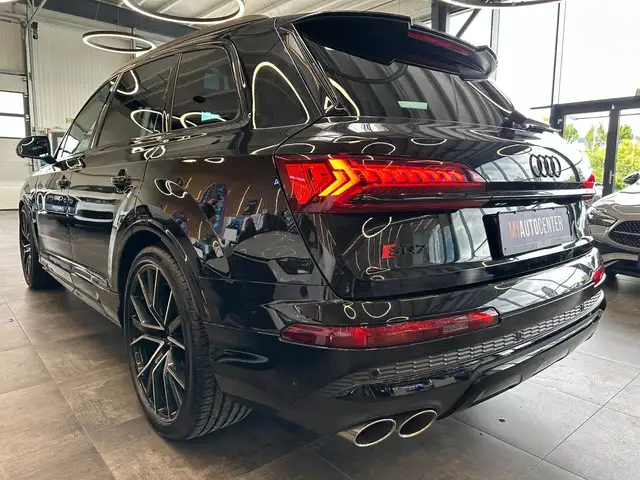Audi SQ7 view 5
