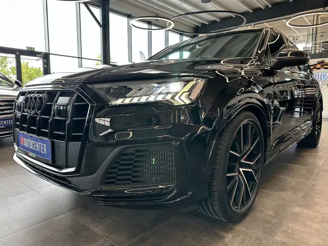 Audi SQ7 view 4
