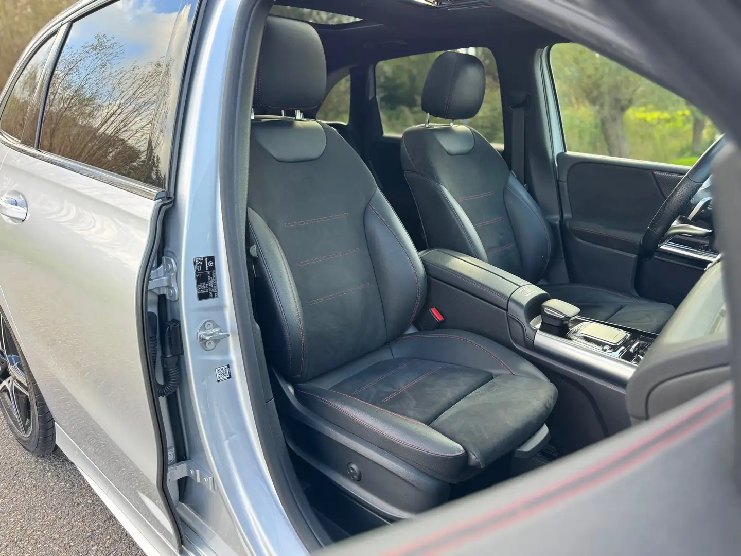 Mercedes-Benz B 200 Business Solution AMG / Automaat / Panorama dak / Gris - 2