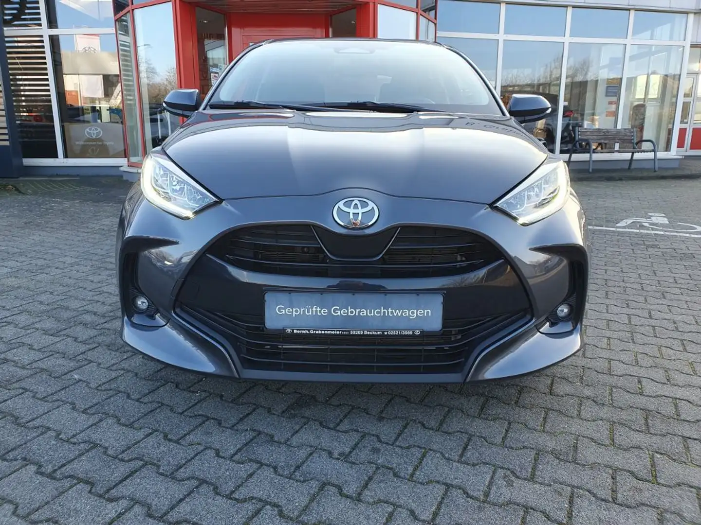 Toyota Yaris Hybrid 116 1.5 VVT-i Teamplayer Grau - 2