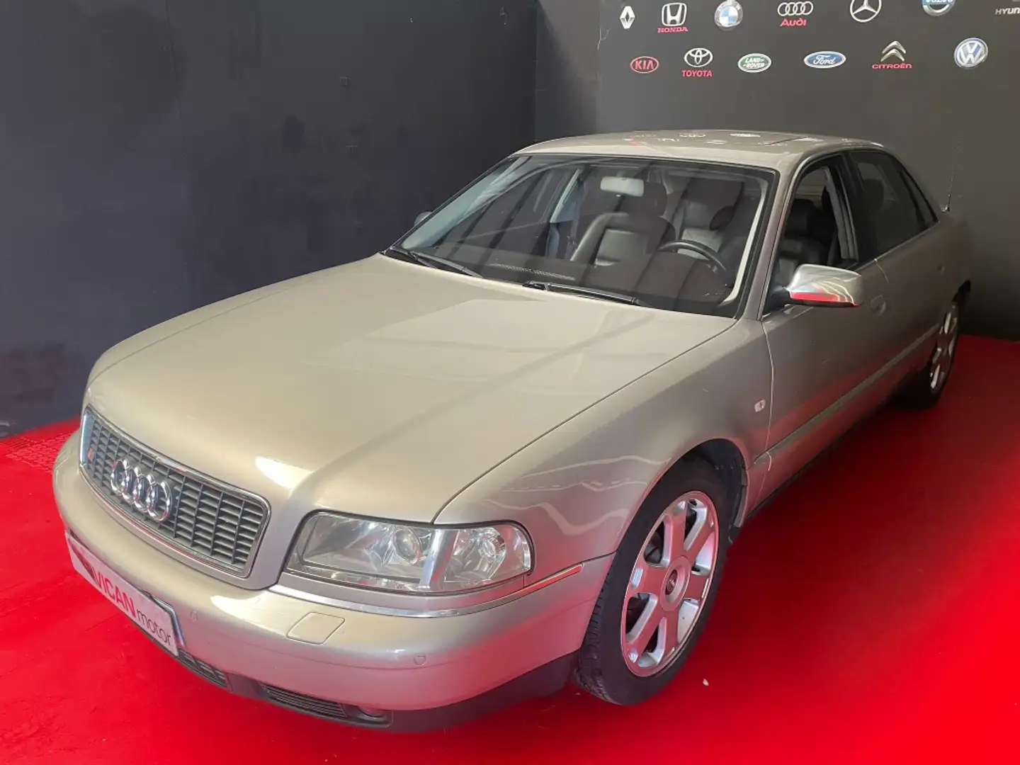 Audi S8 4.2 quattro 6vel. 360 Beige - 2