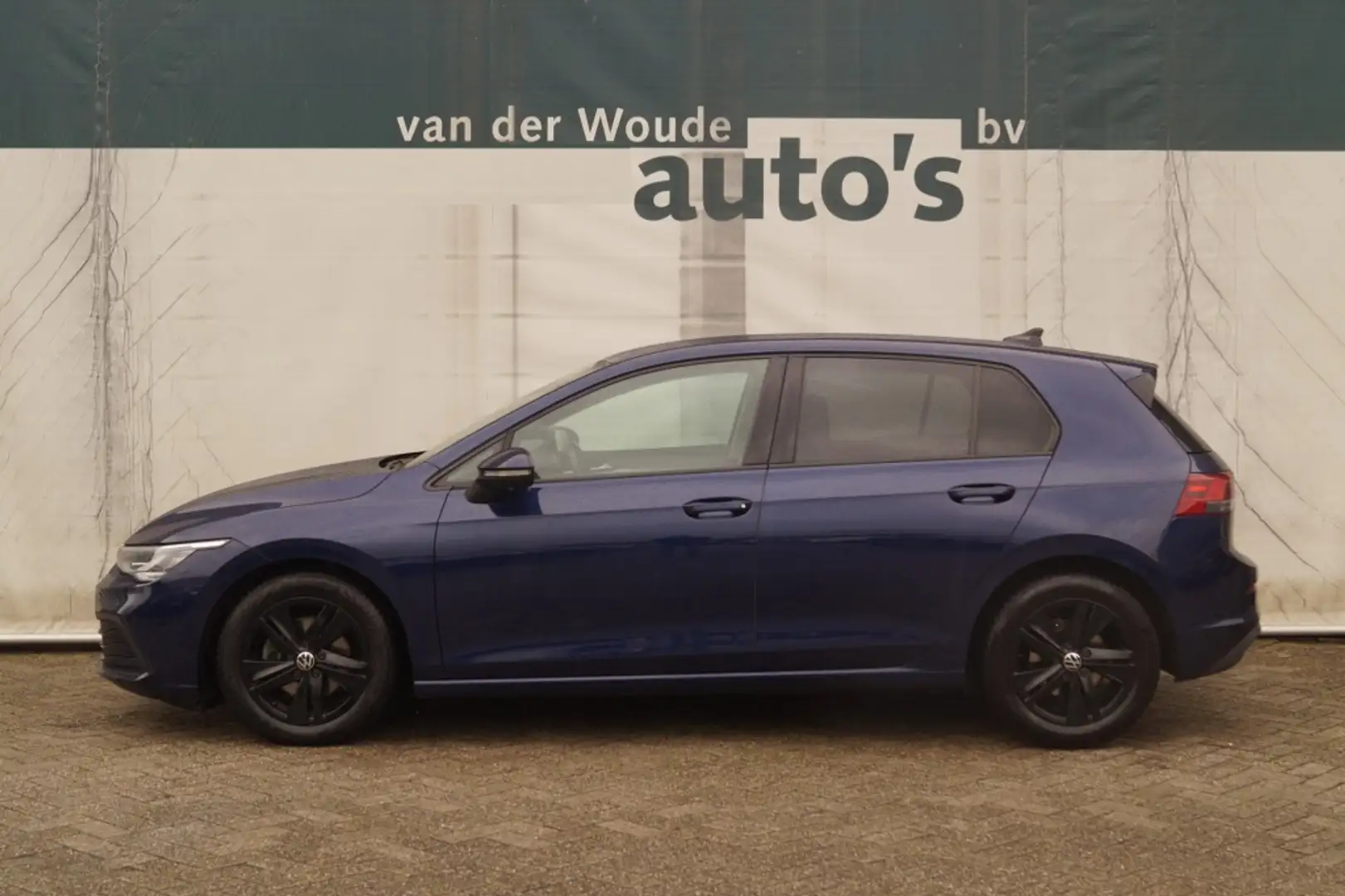 Volkswagen Golf 1.0 eTSI DSG Life Edition -LED-ECC-PDC-NAVI- Blauw - 1