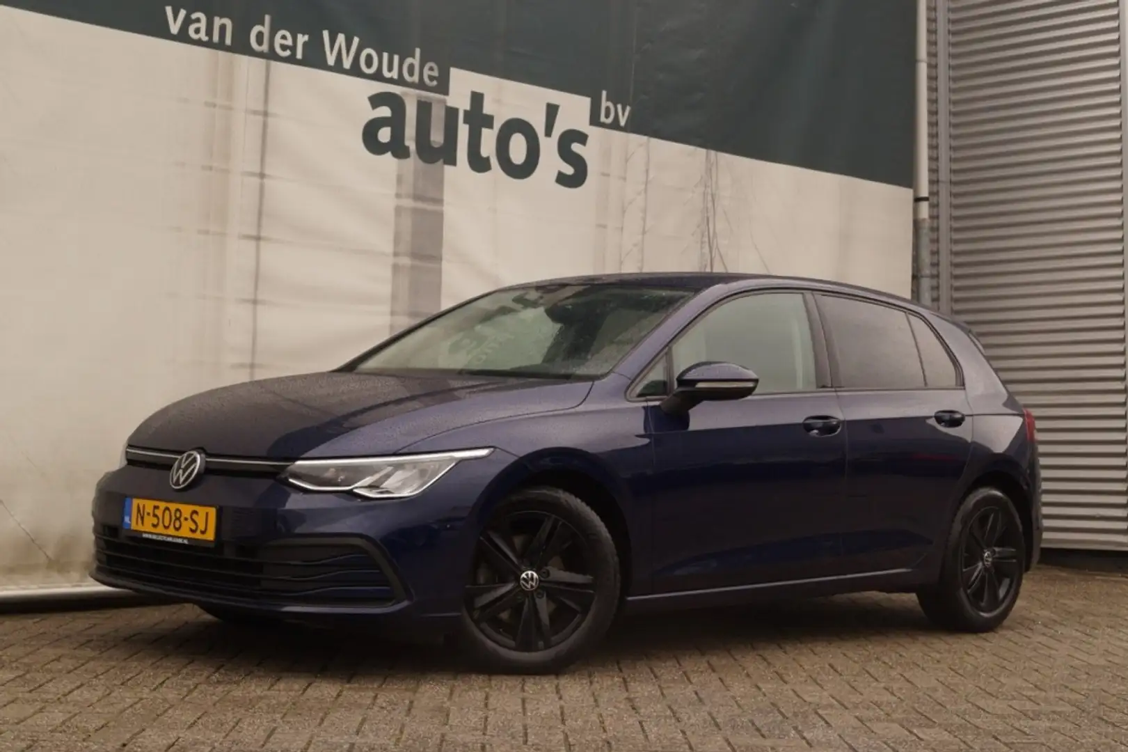 Volkswagen Golf 1.0 eTSI DSG Life Edition -LED-ECC-PDC-NAVI- Blauw - 2