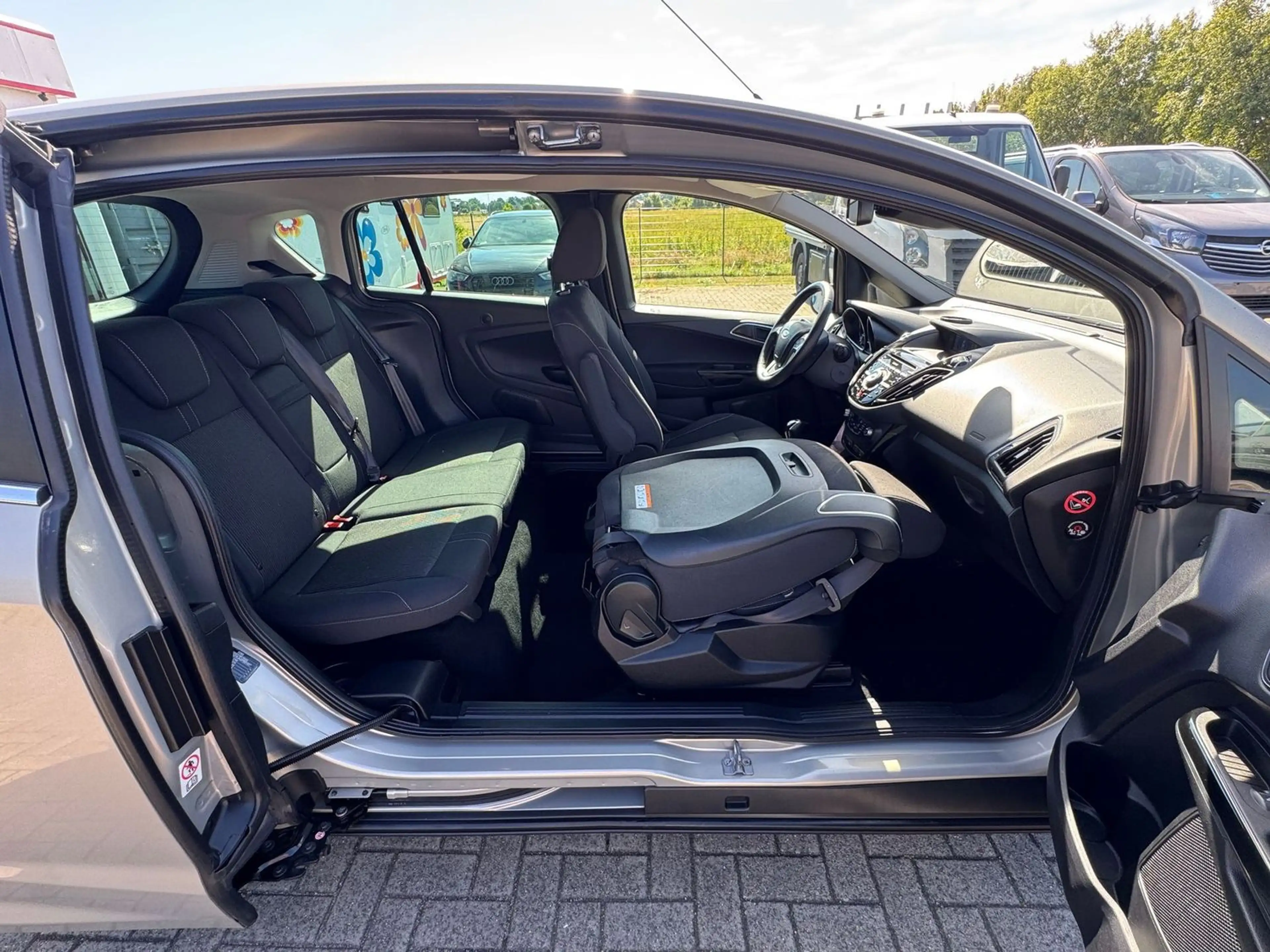 Ford B-Max mit AHK HU 06.28 — photo 11