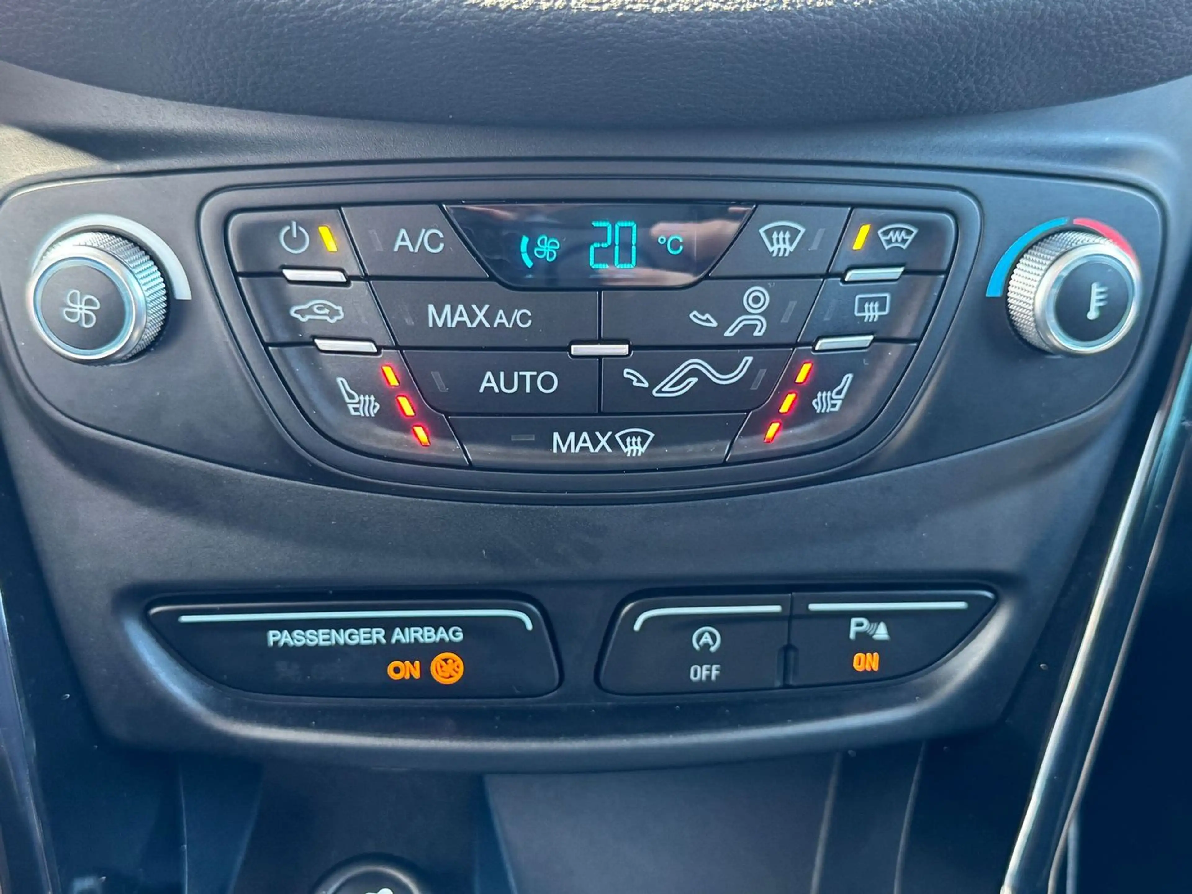 Ford B-Max mit AHK HU 06.28 — photo 15