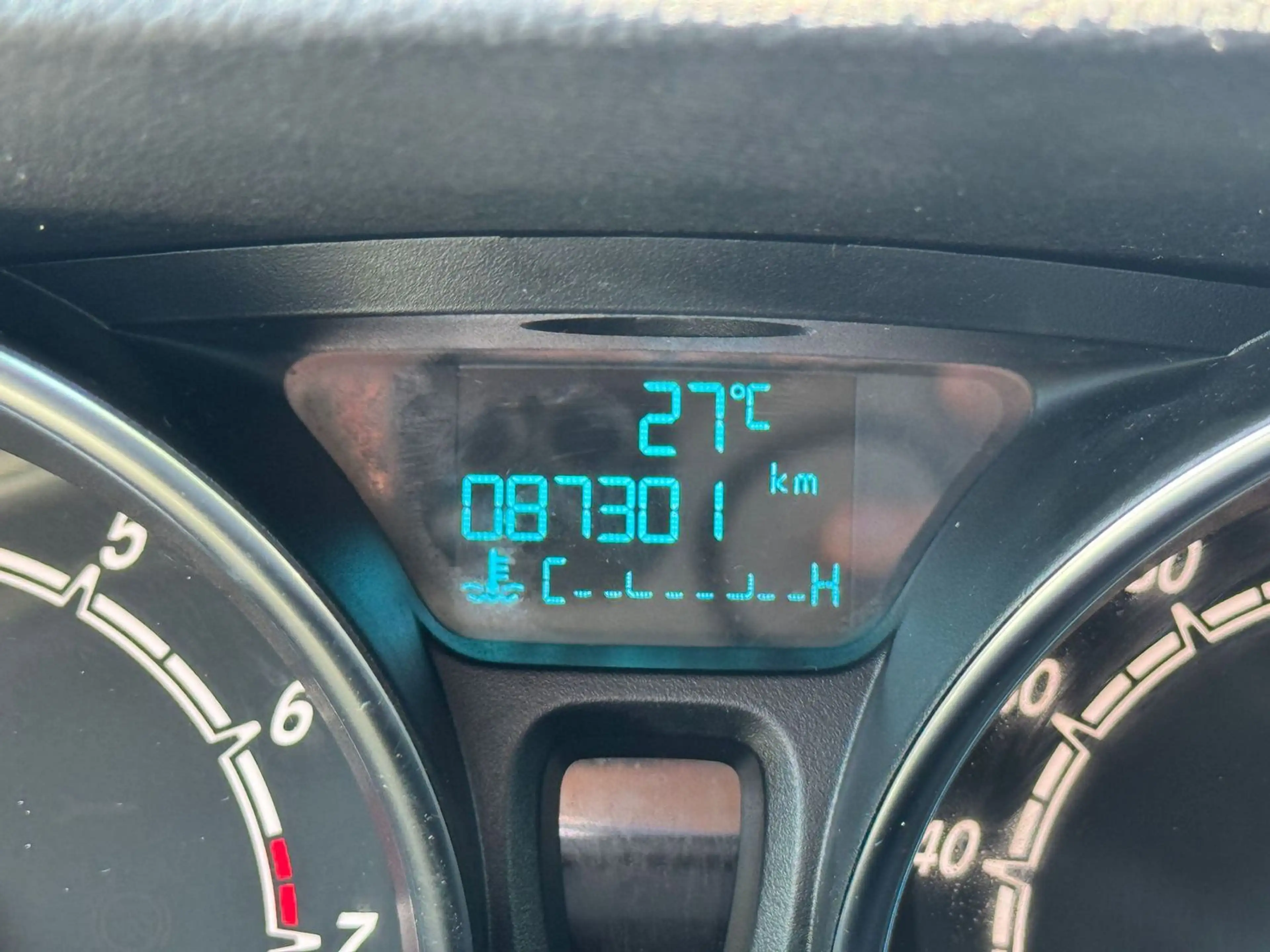 Ford B-Max mit AHK HU 06.28 — photo 14