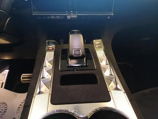 DS Automobiles DS 7 Crossback view 13