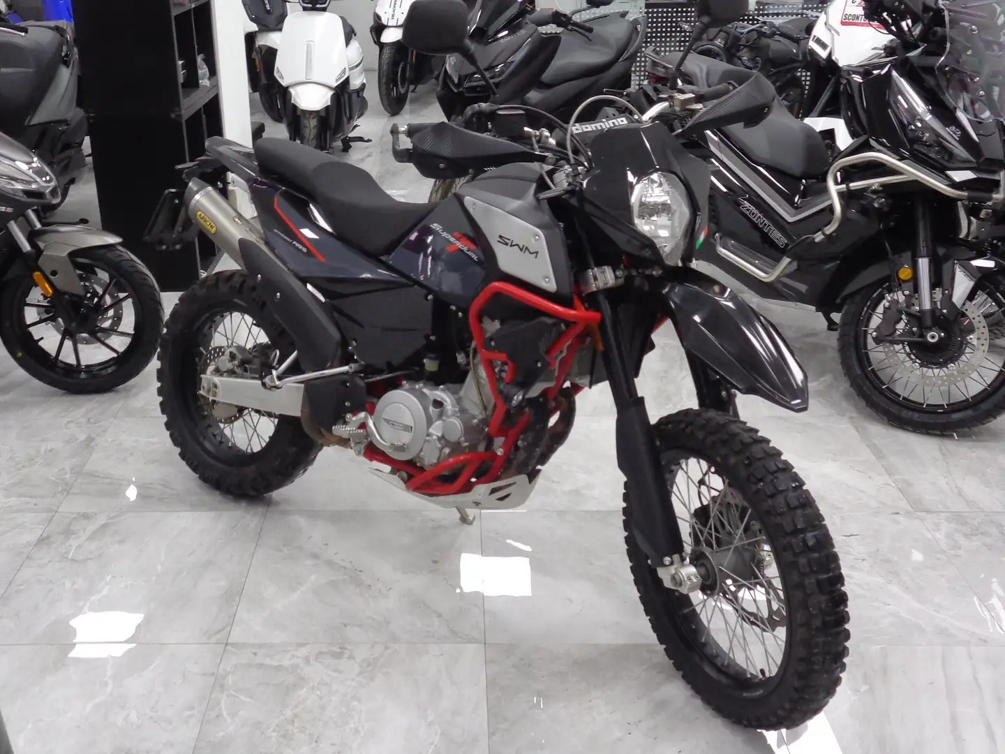 SWM Superdual SWM SUPERDUAL 600 T Negro - 1