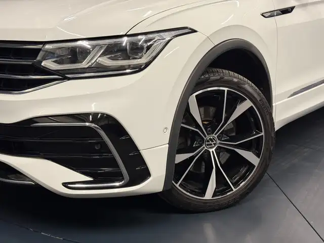 Volkswagen Tiguan Allspace view 2