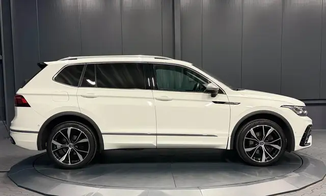 Volkswagen Tiguan Allspace view 9