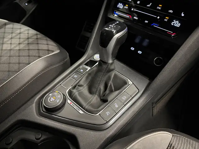 Volkswagen Tiguan Allspace view 16
