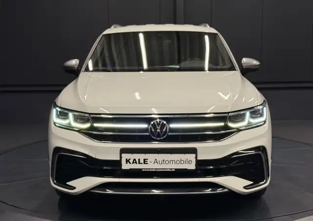 Volkswagen Tiguan Allspace view 12