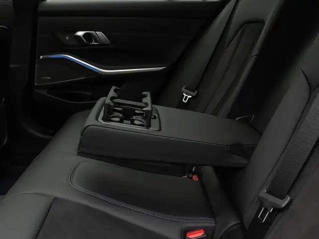 BMW 3 Series view 28