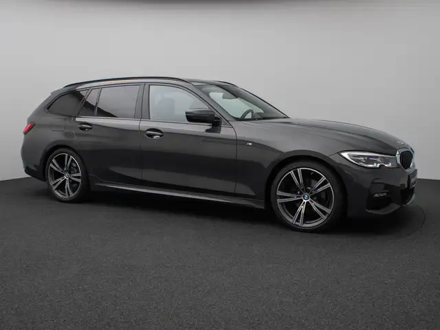 BMW 3 Series view 4