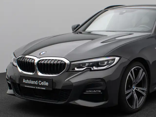 BMW 3 Series view 17