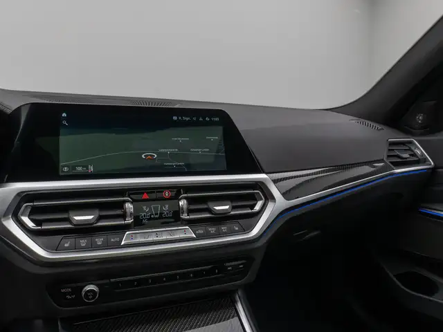 BMW 3 Series view 22