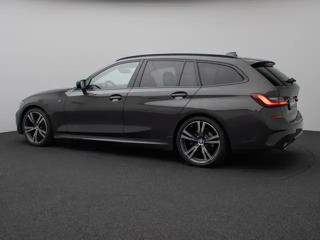 BMW 3 Series view 10