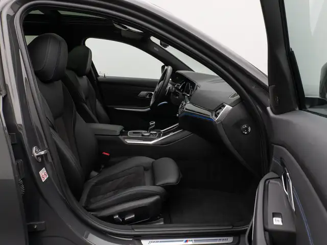 BMW 3 Series view 25