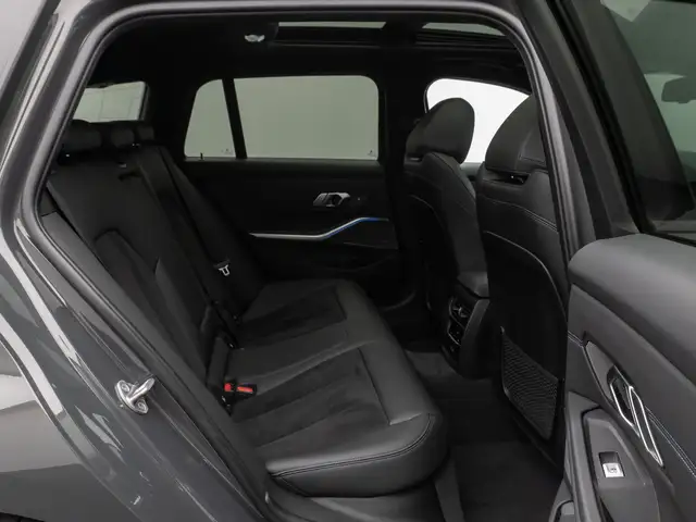 BMW 3 Series view 27