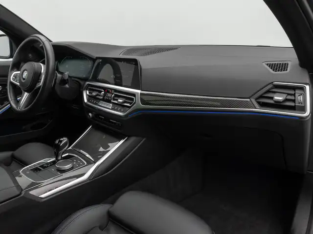 BMW 3 Series view 24