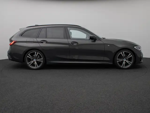 BMW 3 Series view 5