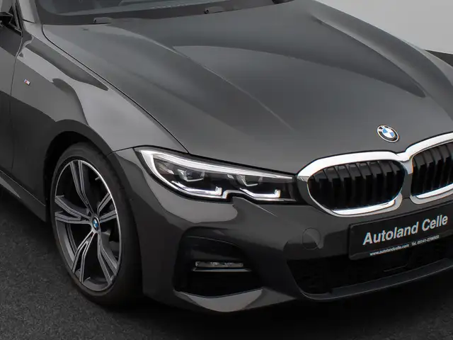 BMW 3 Series view 18