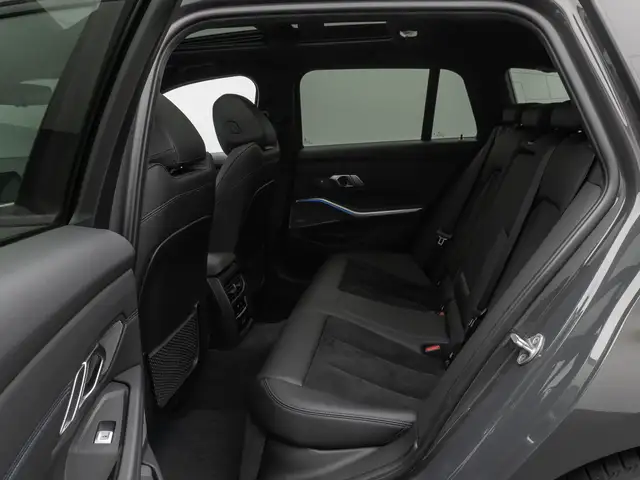 BMW 3 Series view 26