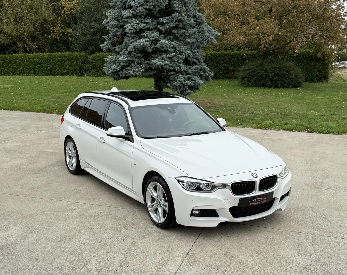 BMW 318 i Pack M ** Toit Pano - Keyless - HUD ** GAR 12M Wit - 1