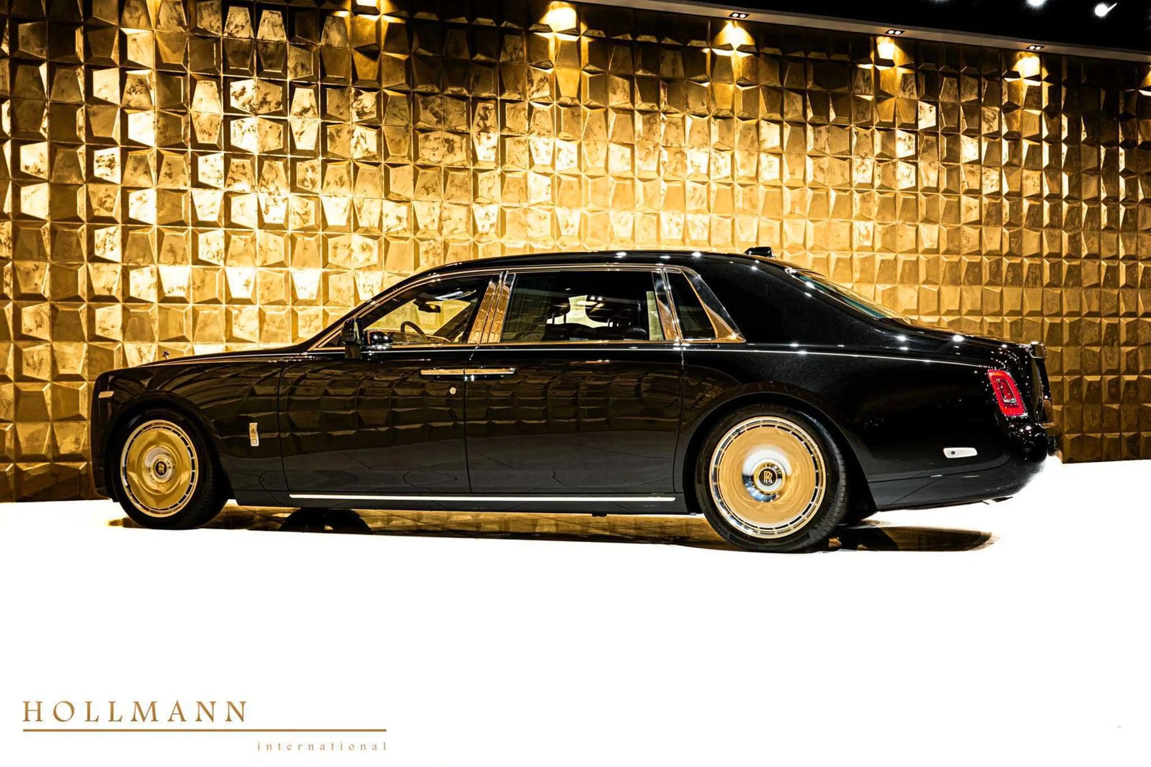 Rolls-Royce Phantom EWB +Shooting Star+Bespoke+ — photo 6