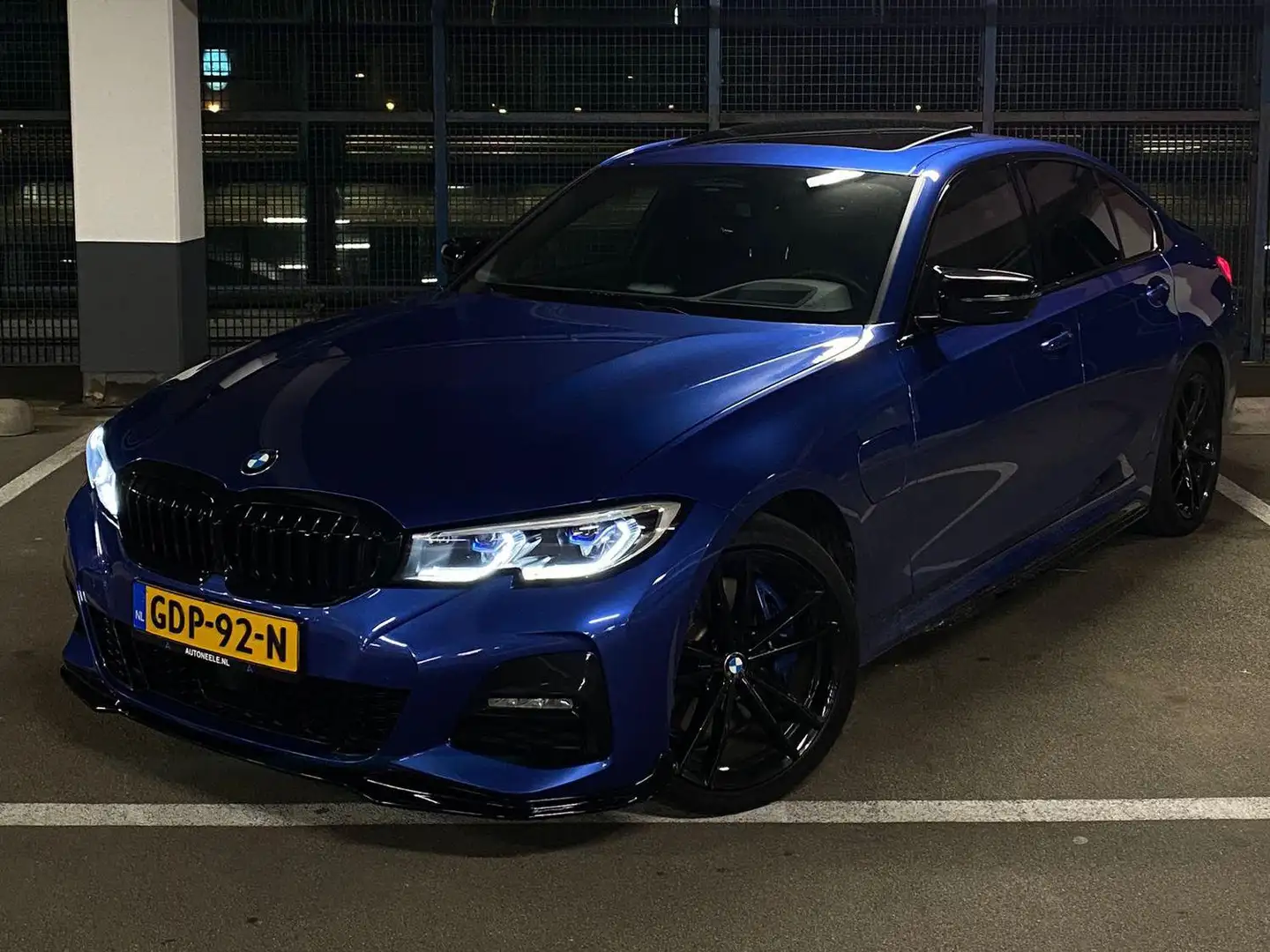 BMW 330 330 M Sport High Executive Blauw - 1