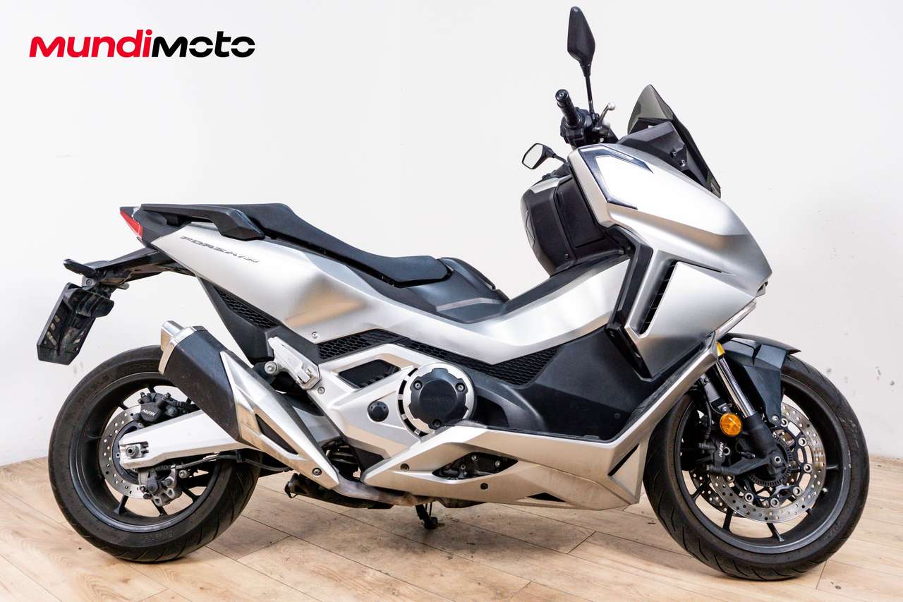 Honda Forza 750