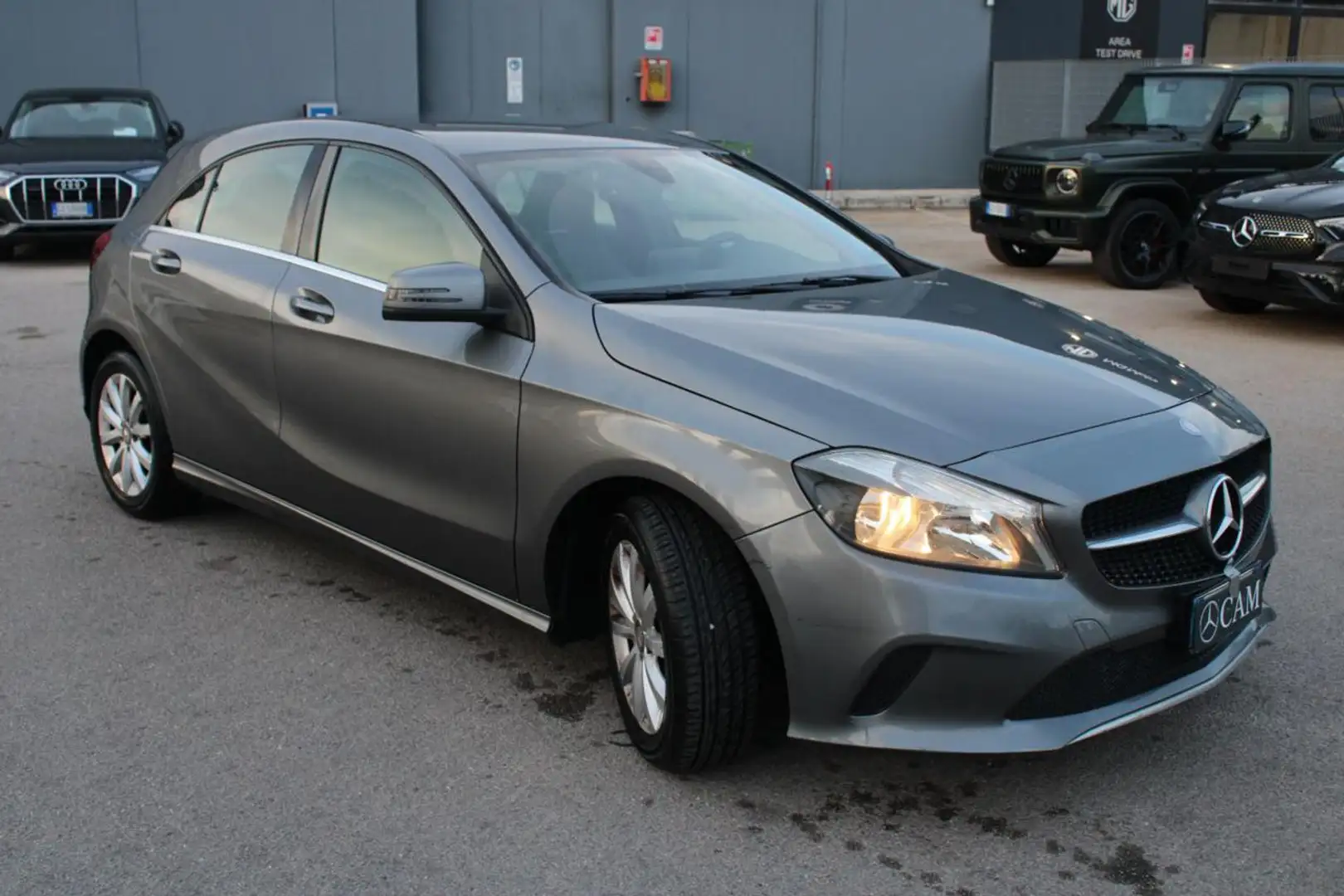 Mercedes-Benz A 160 d Automatic Executive Grau - 2