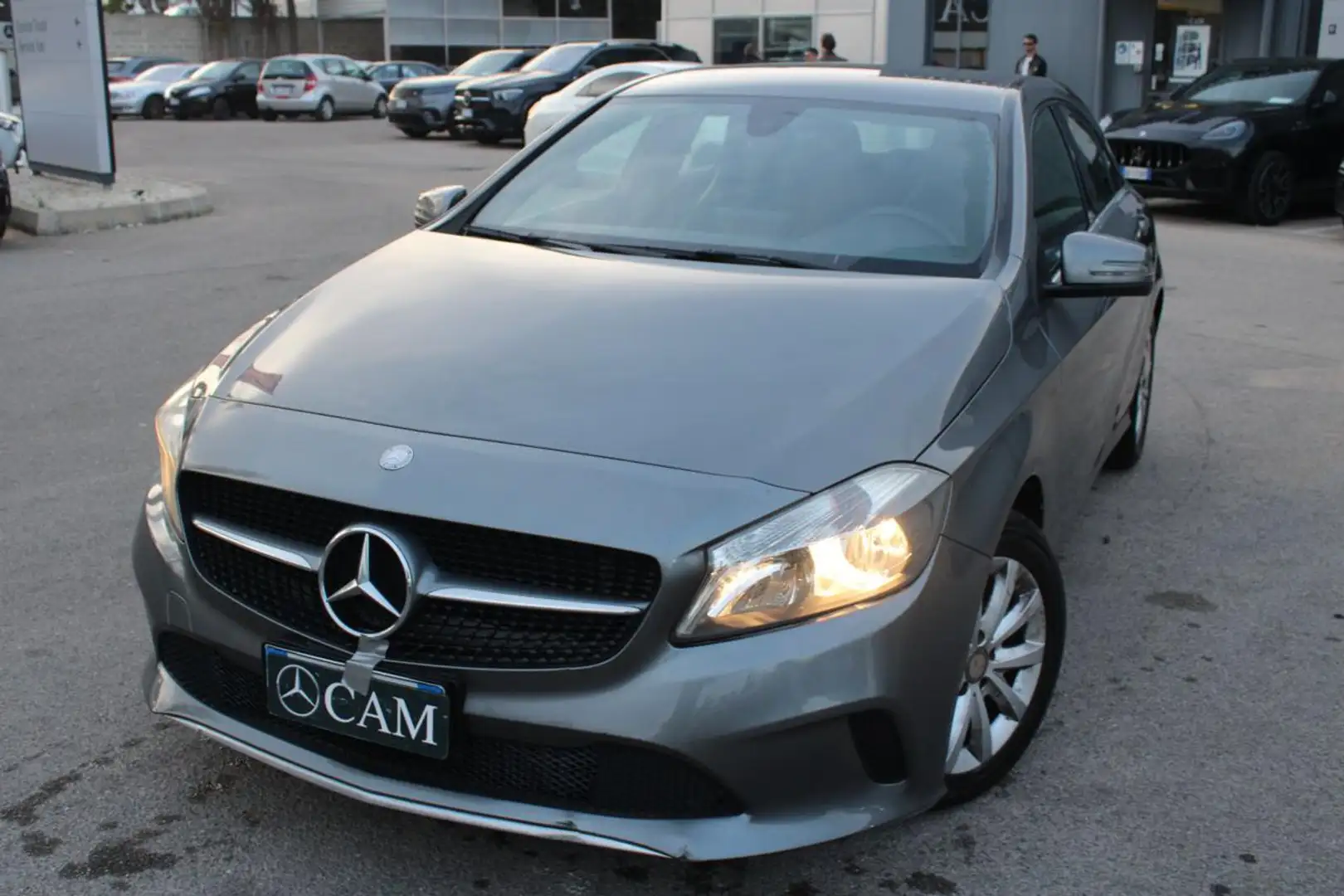Mercedes-Benz A 160 d Automatic Executive Gris - 1