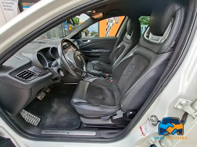 Alfa Romeo Giulietta view 11