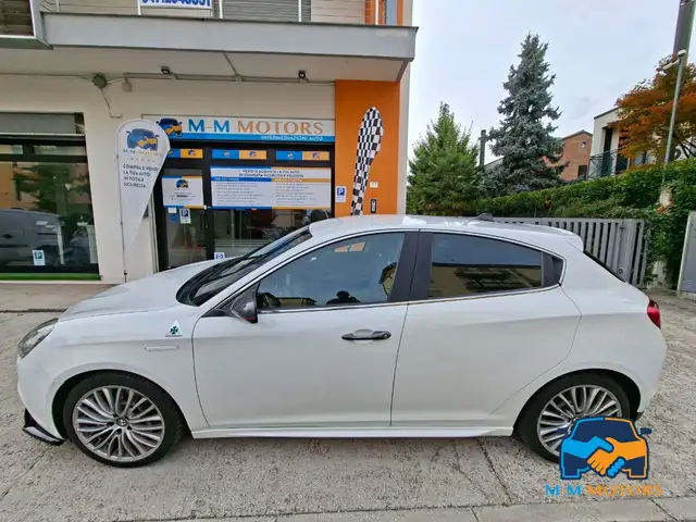 Alfa Romeo Giulietta view 4