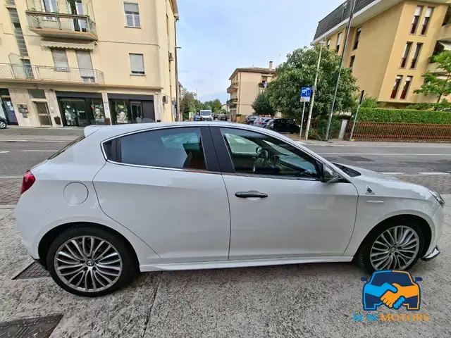 Alfa Romeo Giulietta view 5