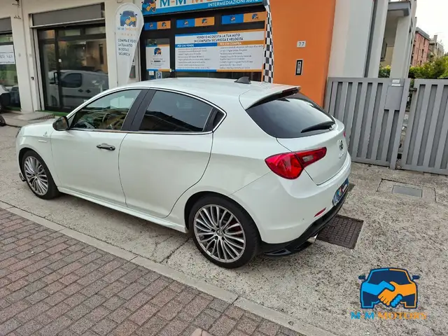 Alfa Romeo Giulietta view 6