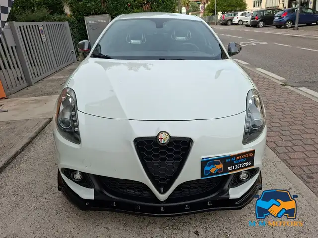 Alfa Romeo Giulietta view 2