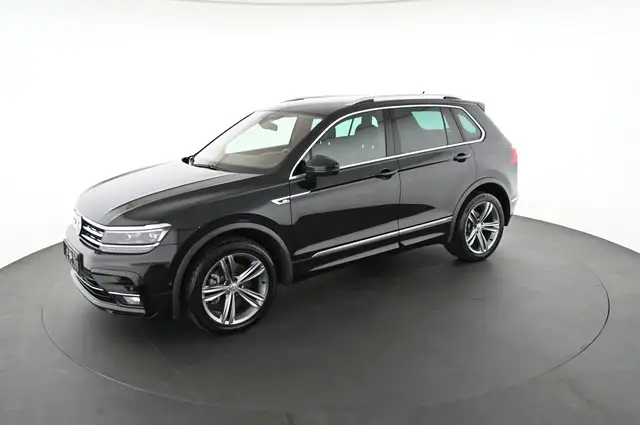 Volkswagen Tiguan view 3