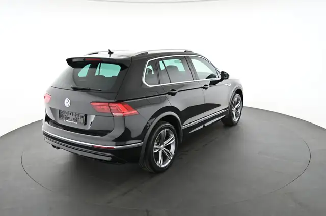 Volkswagen Tiguan view 2