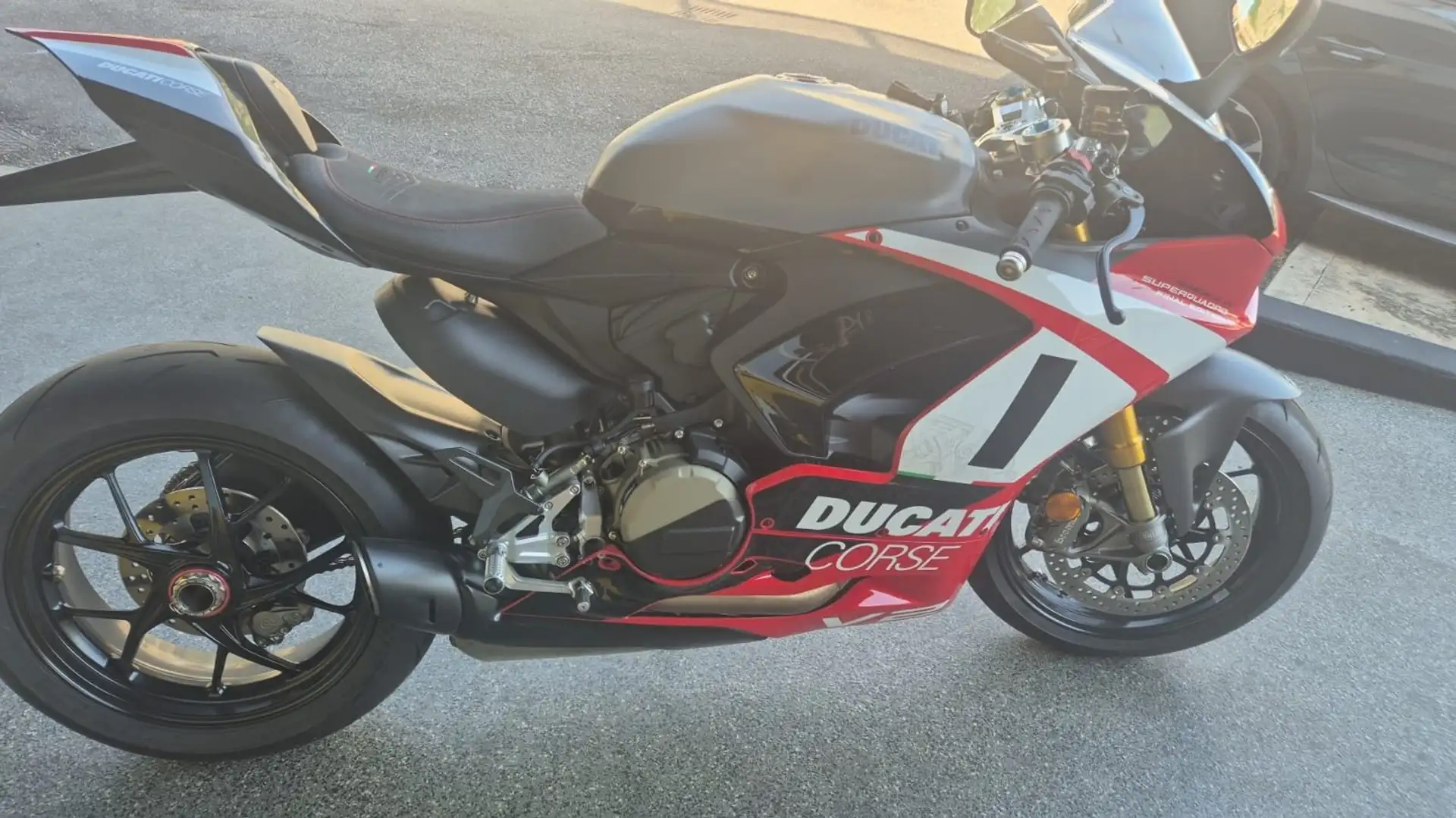 Ducati Panigale V2 SUPER QUADRO  FINAL EDITION Rosso - 2